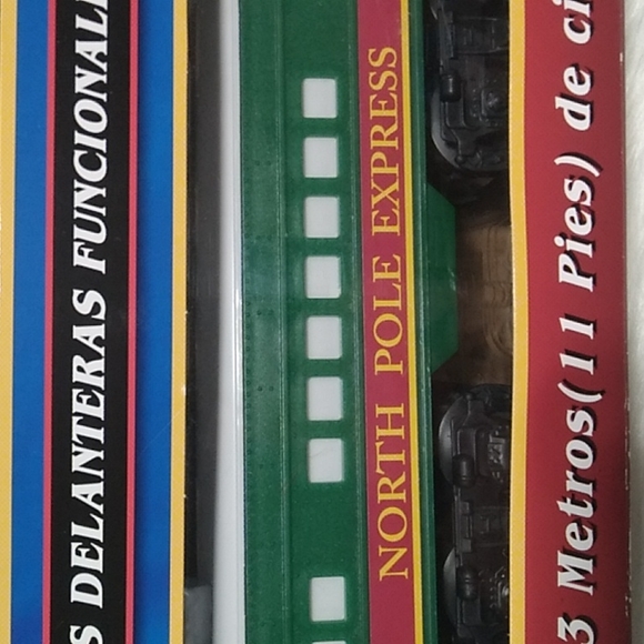 EZTEC Battery Operated North Pole Express 29 Piece 2020 Train Set - Picture 8 of 16